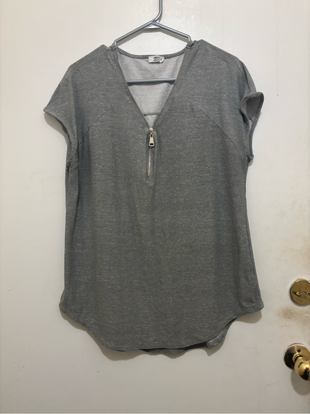 Ardene Grey Zip Front Short Sleeve Top – Size Large